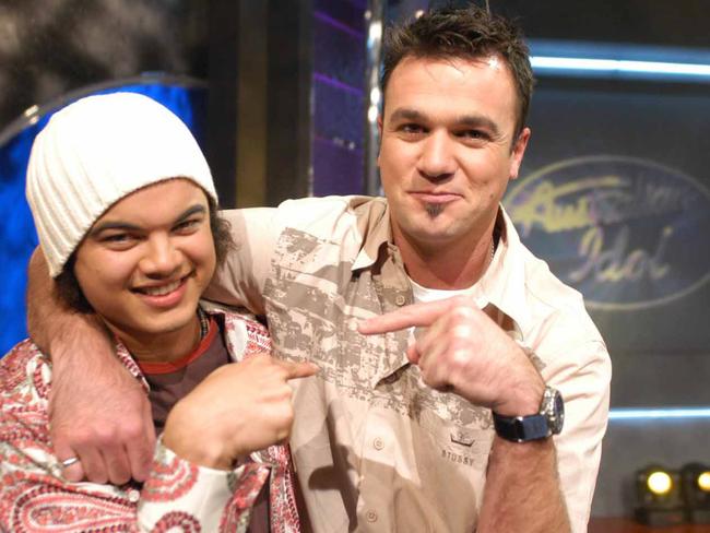 SA singer Guy Sebastian contestant with fellow constestant Shannon Noll from TV program "Australian Idol" 26 Aug 2003. /TV/programs/Titles/Australian/Idol