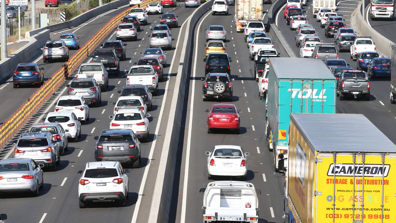 sick-leave-australia-busy-roads-long-commutes-blamed-for-time-off