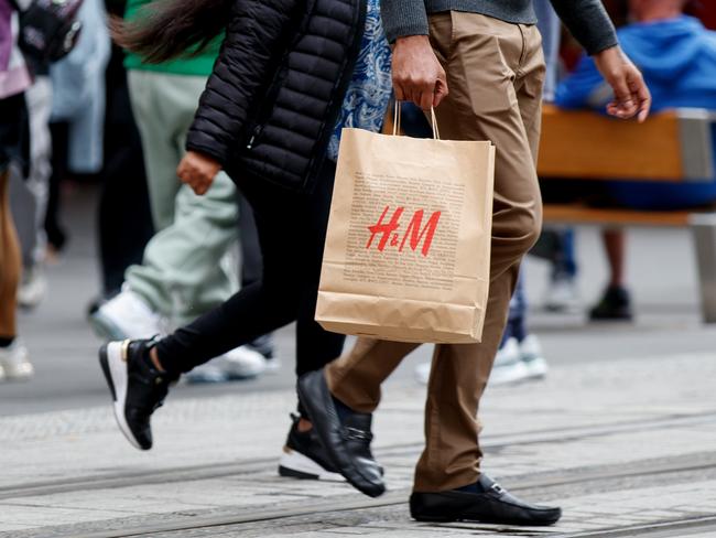 SYDNEY, AUSTRALIA - NewsWire Photos OCTOBER 15, 2024: CommBank releases its monthly household spending index for September, giving an indication of how Aussies are spending their money. Spending shopping shops H&M Picture: NewsWire / Nikki Short