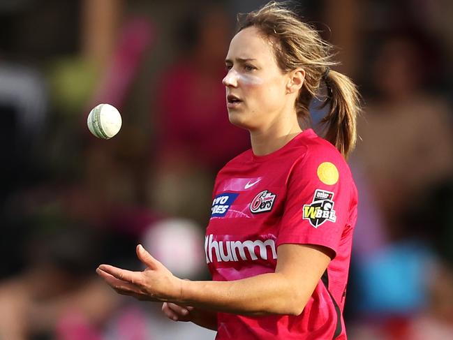 SYDNEY, AUSTRALIA - NOVEMBER 26:  Ellyse Perry of the Sixers prepares to bowl during the Women's Big Bash League Final between the Sydney Sixers and the Adelaide Strikers at North Sydney Oval, on November 26, 2022, in Sydney, Australia. (Photo by Mark Kolbe/Getty Images)