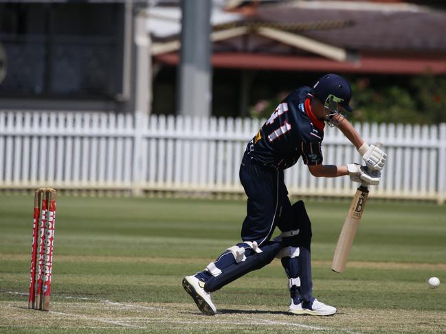 Matthew Higham defends. Picture Warren Gannon Photography