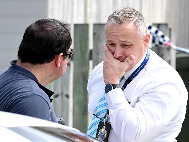 BRISBANE, AUSTRALIA - NewsWire Photos DECEMBER 19, 2024:  Police at the shooting scene at Edith Street in DeagonA shooter is on the run after breaking into a Brisbane house overnight in a terrifying home invasion.Picture: NewsWire / John Gass