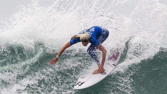 Laura Enever winning her first round heat the Swatch Pro in the US.