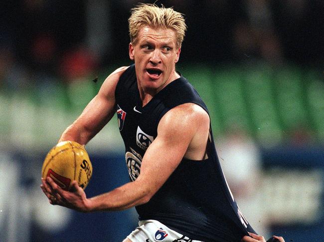 Carlton's Dean Rice with the ball against Richmond in 1999.