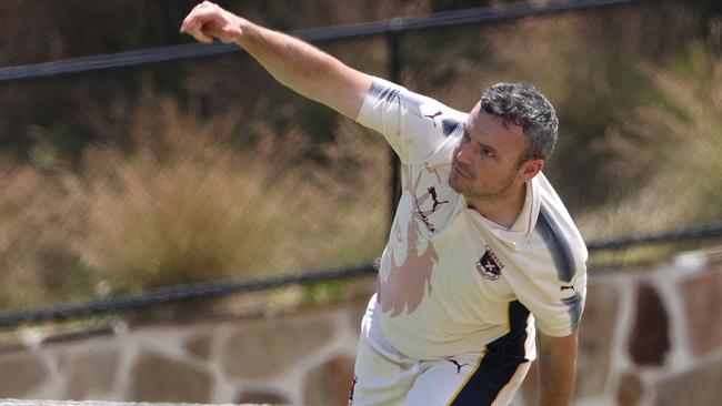 Jake D'Atri bowling for Carrum. Picture: Hamish Blair