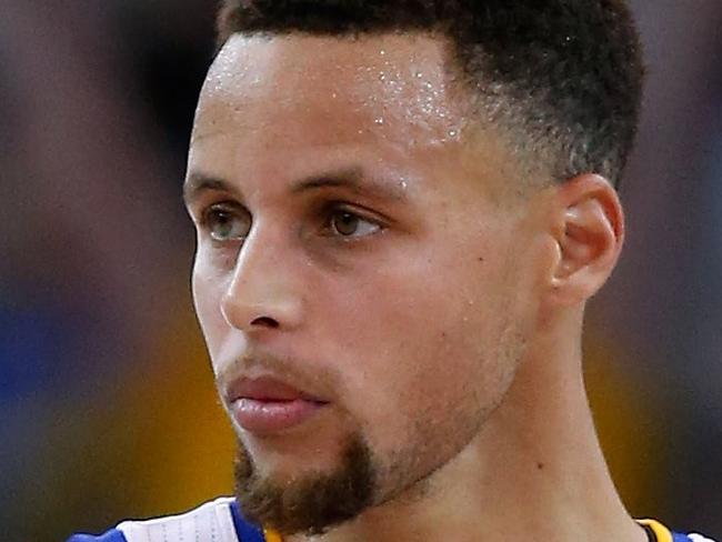 OAKLAND, CA - NOVEMBER 20: Stephen Curry #30 of the Golden State Warriors pumps his fist during their game against the Chicago Bulls at ORACLE Arena on November 20, 2015 in Oakland, California. NOTE TO USER: User expressly acknowledges and agrees that, by downloading and or using this photograph, User is consenting to the terms and conditions of the Getty Images License Agreement. Ezra Shaw/Getty Images/AFP == FOR NEWSPAPERS, INTERNET, TELCOS & TELEVISION USE ONLY ==