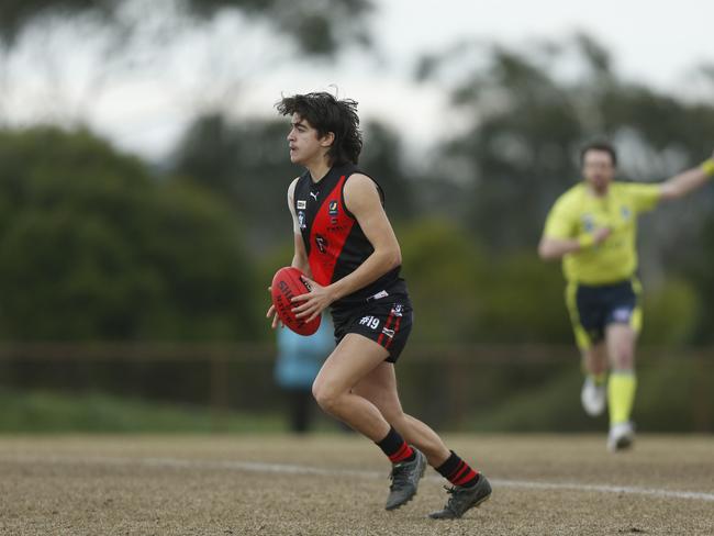 Spencer Robertson with the ball for Frankston Bombers.