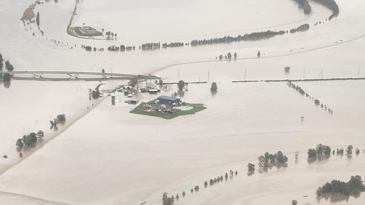 50,000 isolated, man found dead: Mid-north coast braces for more rain