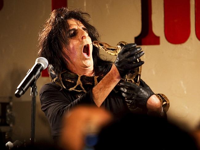 S**t hit the fan ... a defecating snake caused chaos during one of Alice Cooper’s strangest performances.