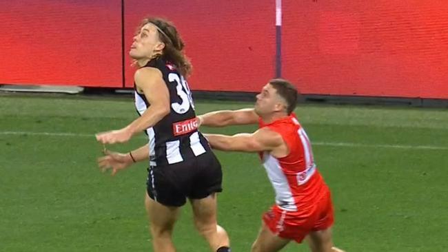 Tom Papley kicked a goal after this moment.