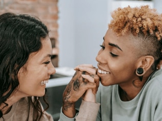 Romance rooted in love addiction can lead to complex, toxic or dysfunctional relationships of codependency. Image: Pexels