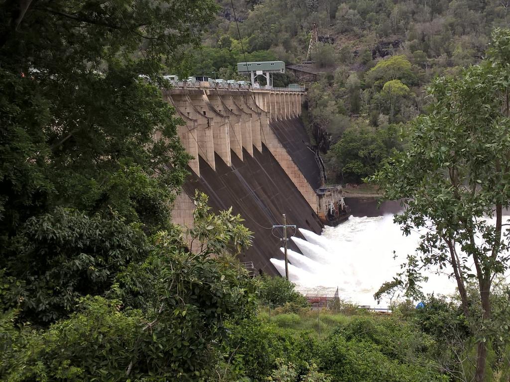 Queensland water restriction risk as Wivenhoe Dam misses out on rain ...