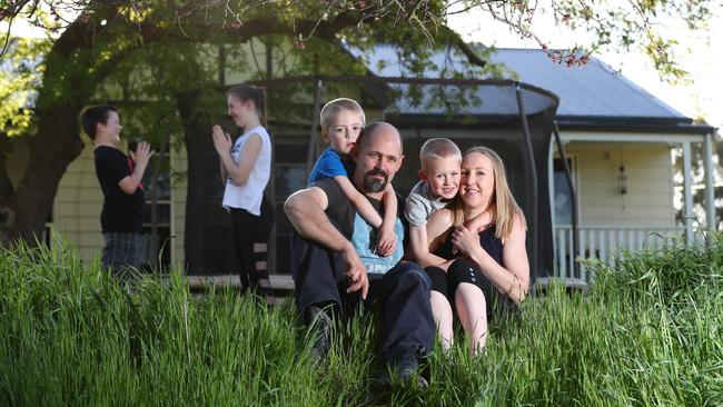Courtland and Sarah Batten say they wouldn’t ever build a home again after their first experience. They are pictued here with their children Hayley, Jake, Ryan and Eric. Picture:  Tait Schmaal