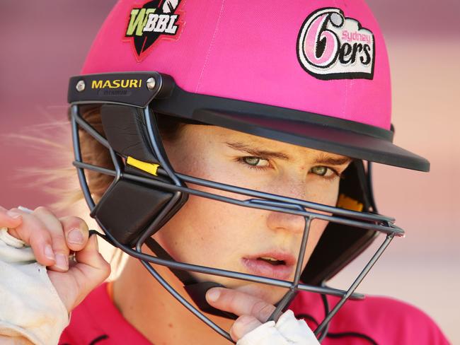 SYDNEY, AUSTRALIA - DECEMBER 11: Ellyse Perry of the Sixers prepares to bat during the Women's Big Bash League match between the Sydney Sixers and the Brisbane Heat at North Sydney Oval on December 11, 2016 in Sydney, Australia. (Photo by Matt King/Getty Images) *** BESTPIX ***