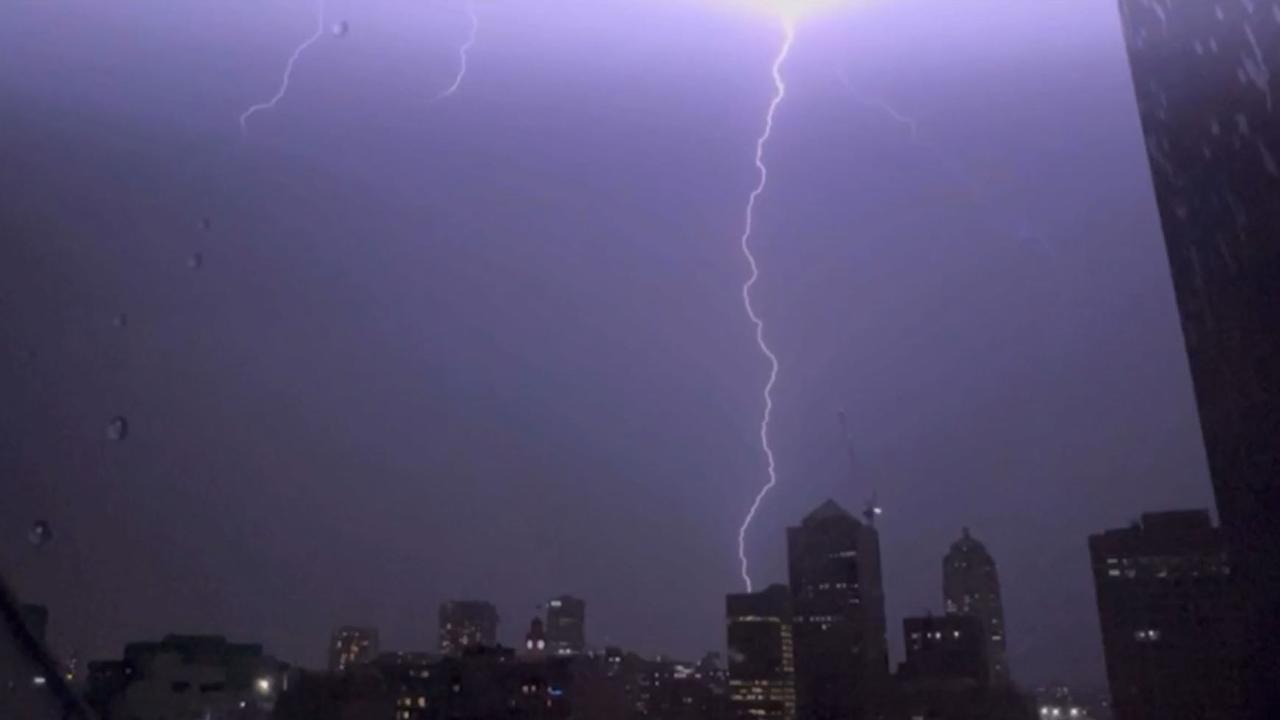 Sydney lightning storm shuts down Jack Johnson concert, delays fire ...