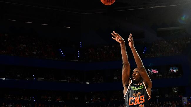 Veterans shine for Taipans | The Cairns Post