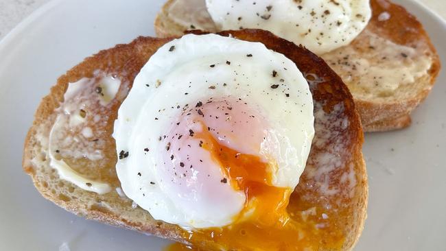 Air fryer poached eggs