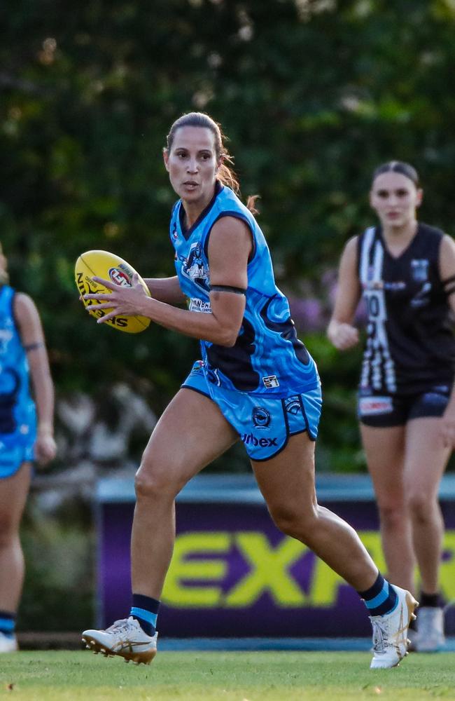 Kylie Duggan playing for the Darwin Buffaloes in the 2024-25 NTFL season. Picture: Celina Whan / AFLNT Media