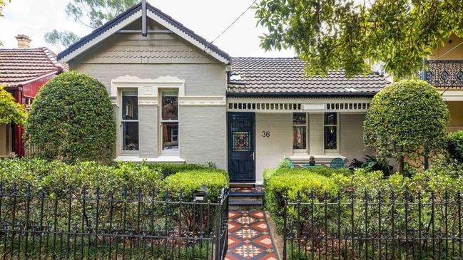 A stunning Lewisham Federation home sells.