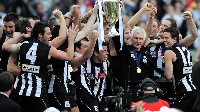 2010 Grand Final REPLAY. St Kilda v Collingwood. MCG. Collingwood team with coach Mick Malthouse celebrates. Premiership cup.