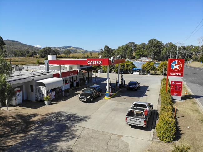 Harlin Roadhouse, Caltex service station