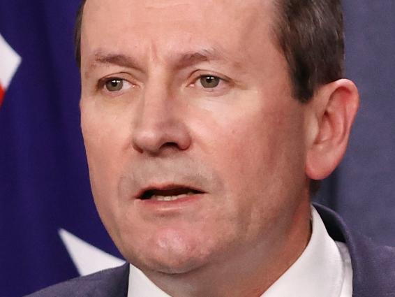 Premier blasts ‘dangerous’ anti-vaxxers