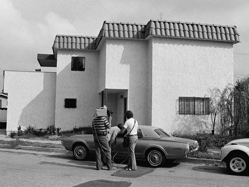 A news crew examines Dorothy’s car outside of the apartment where her and Paul Snider’s bodies were found.