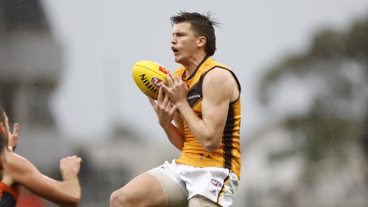 SYDNEY, AUSTRALIA - JULY 03: Mitch Lewis of the Hawks marks during the round 16 AFL match between the Greater Western Sydney Giants and the Hawthorn Hawks at GIANTS Stadium on July 03, 2022 in Sydney, Australia. (Photo by Mark Evans/Getty Images)