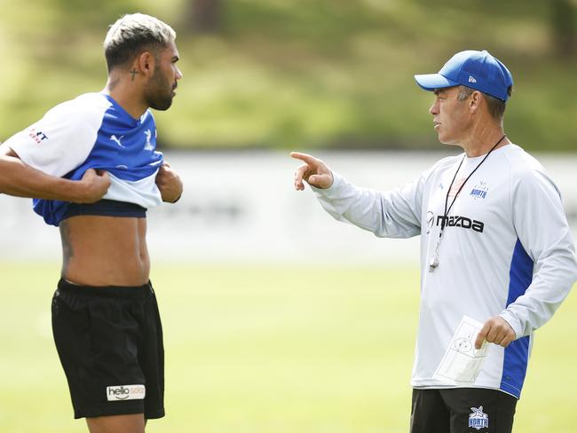 MELBOURNE, AUSTRALIA - NOVEMBER 21: Kangaroos head coach Alastair Clarkson (R) instructs Tarryn Thomas of the Kangaroos and Paul Curtis of the Kangaroos (L) during a North Melbourne Kangaroos training session at Arden Street Oval on November 21, 2022 in Melbourne, Australia. (Photo by Daniel Pockett/Getty Images)