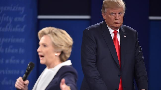 How would Donald Trump (R) and Hillary Clinton (L) got in the harsh light of grade cricket.