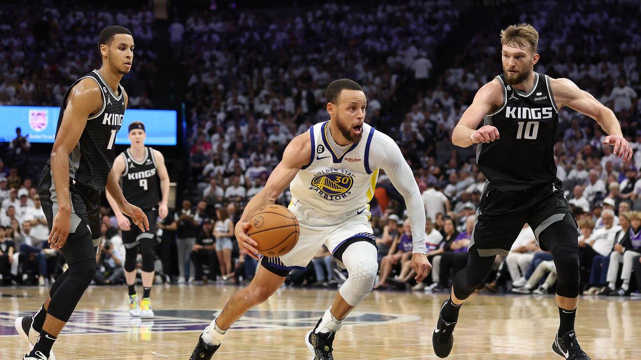 Steph Curry toyed with the home team Kings all game. Photo: Ezra Shaw/Getty Images