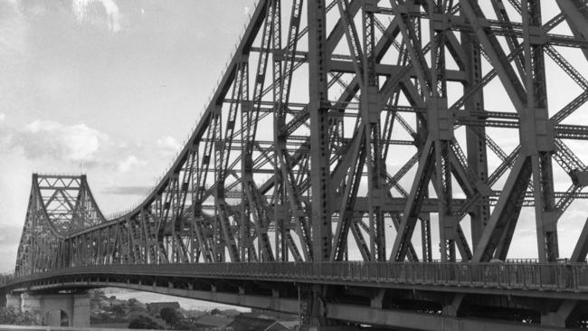 The Story Bridge pictured in 1950.