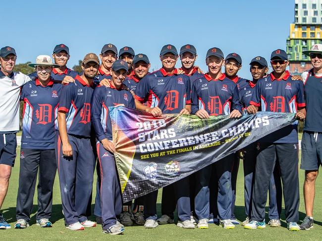 Dandenong coaches Nick Speak (left) and Paul Boraston (right) and the players show off the Stars Conference flag. Pic: Arj Giese, Cricket Victoria.