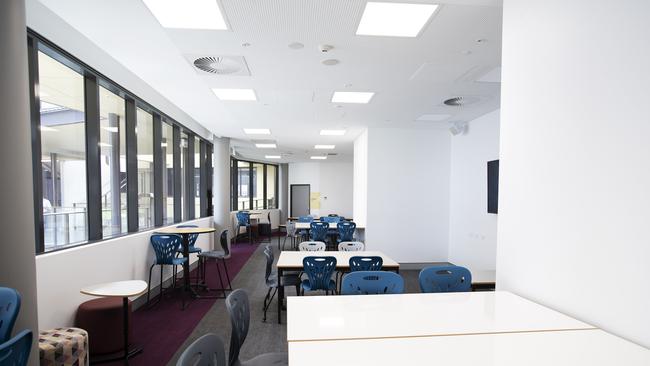 First day at Fortitude Valley State Secondary College. 585 St Paul's Terrace and Brookes St, Fortitude Valley, Brisbane, 28th of January 2020. (AAP Image/Attila Csaszar)