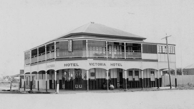 WIFE ROBBED: The former Victoria Hotel c 1930s, on the northwestern corner of Victoria and Macalister streets, Mackay. It was demolished in the late ’60s and replaced by the Whitsunday Hotel. Picture: State Library of Queensland.