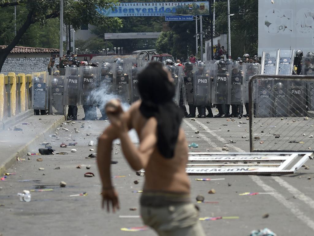 Venezuela Protesters Riot Set Fire To Cars As Blocked Aid Herald Sun   B64b926b7a7344d66697d18e04107784