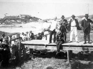 Quarantined travellers meet at the QLD-NSW border during the outbreak of Spanish influenza. Picture: Tweed Regional Museum