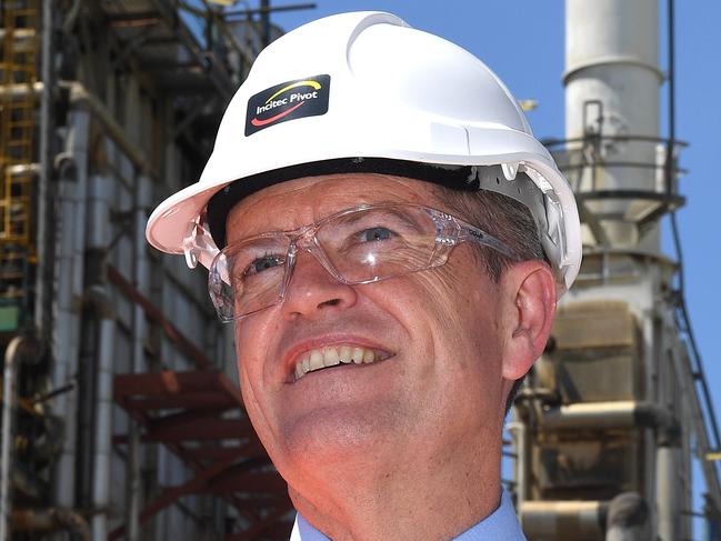 Federal Labor leader Bill Shorten looks on during a visit to the Incitec Pivot industrial chemicals plant in  Brisbane,  Tuesday, October  10, 2017. Mr Shorten was in Brisbane to discuss the national energy crisis. (AAP Image/Dave Hunt) NO ARCHIVING