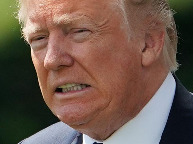 US President Donald Trump makes his way to board Marine One from the South Lawn of the White House in Washington, DC on August 31, 2018. - Trump is heading to Charlotte, North Carolina for a fundraiser. (Photo by MANDEL NGAN / AFP)