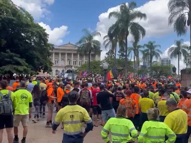 Thousands of tradies march on state parliament 