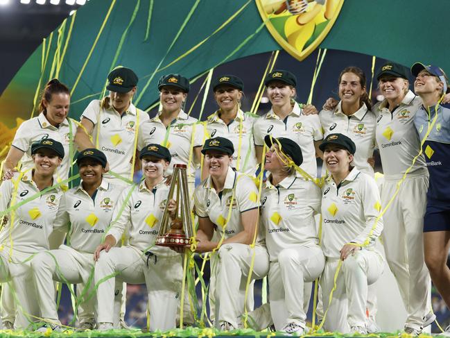 MELBOURNE, AUSTRALIA - FEBRUARY 01: Australia celebrate with the trophy after winning the Women's Ashes Test Match between Australia and England at Melbourne Cricket Ground on February 01, 2025 in Melbourne, Australia. (Photo by Daniel Pockett/Getty Images)