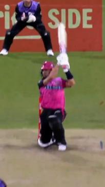 Curran seeks a 4 to secure a Sydney Sixers victory