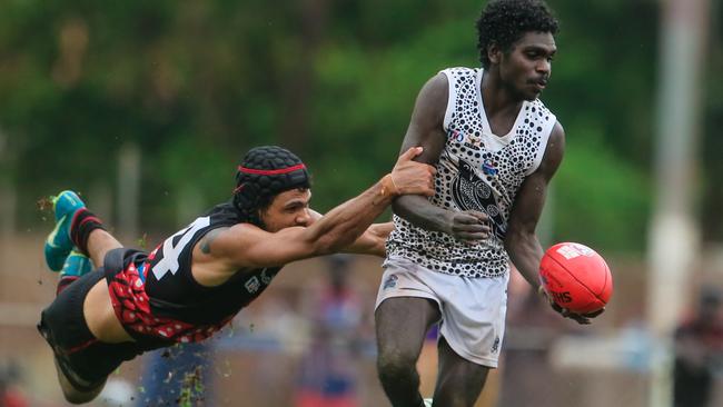 Look out! Cyril Rioli chases down a Palmerston opponent. Picture: Glenn Campbell