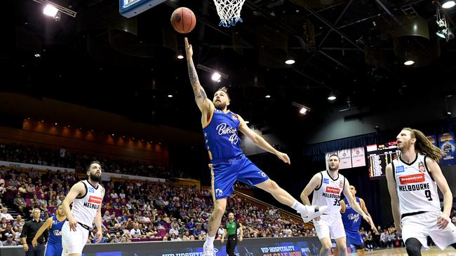 Jeremy Kendle led two momentum-swinging surges that overcame serious deficits for the Brisbane Bullets in the 97-94 win.