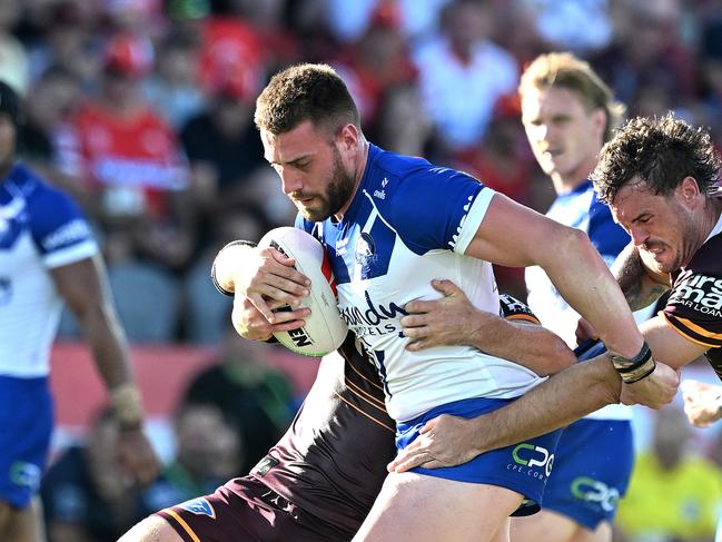 BRISBANE, AUSTRALIA - FEBRUARY 22: Samuel Hughes of the Bulldogs takes on the defence during the 2025 NRL Pre-Season Challenge match between Brisbane Broncos and Canterbury Bulldogs at Kayo Stadium on February 22, 2025 in Brisbane, Australia. (Photo by Bradley Kanaris/Getty Images)