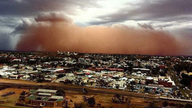 A severe dust storm looms over Broken Hill. Picture: NSW SES