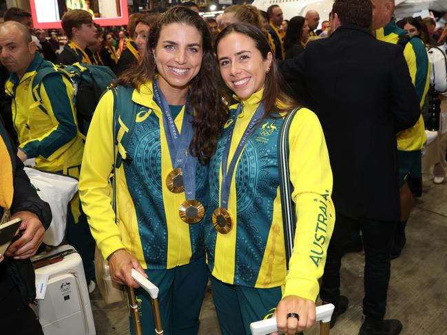 World-conquering sisters Noemie and Jess Fox return to Sydney. Picture: Rohan Kelly