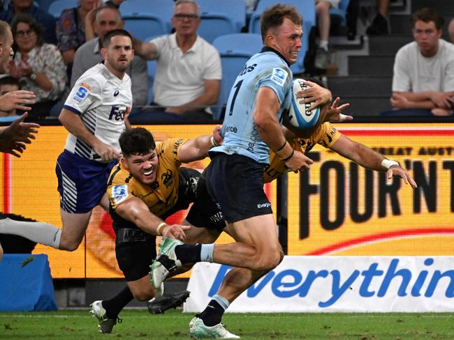 Waratah's Darby Lancaster makes a break. Picture: AFP