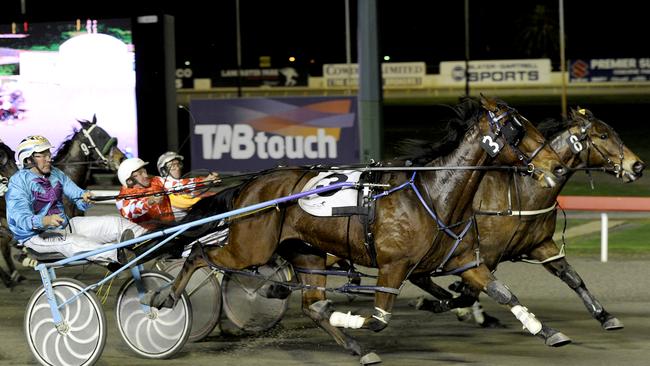 Reuben Brogden - driven by Kim Young for trainer Gary Elson - finishes strongly to win the $22,500 Princi Butchers Sprint. Picture: Bill Crabb