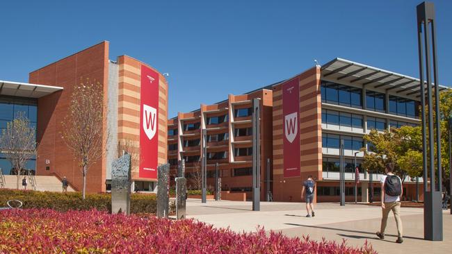 Western Sydney University will sack between 300 and 400 people.